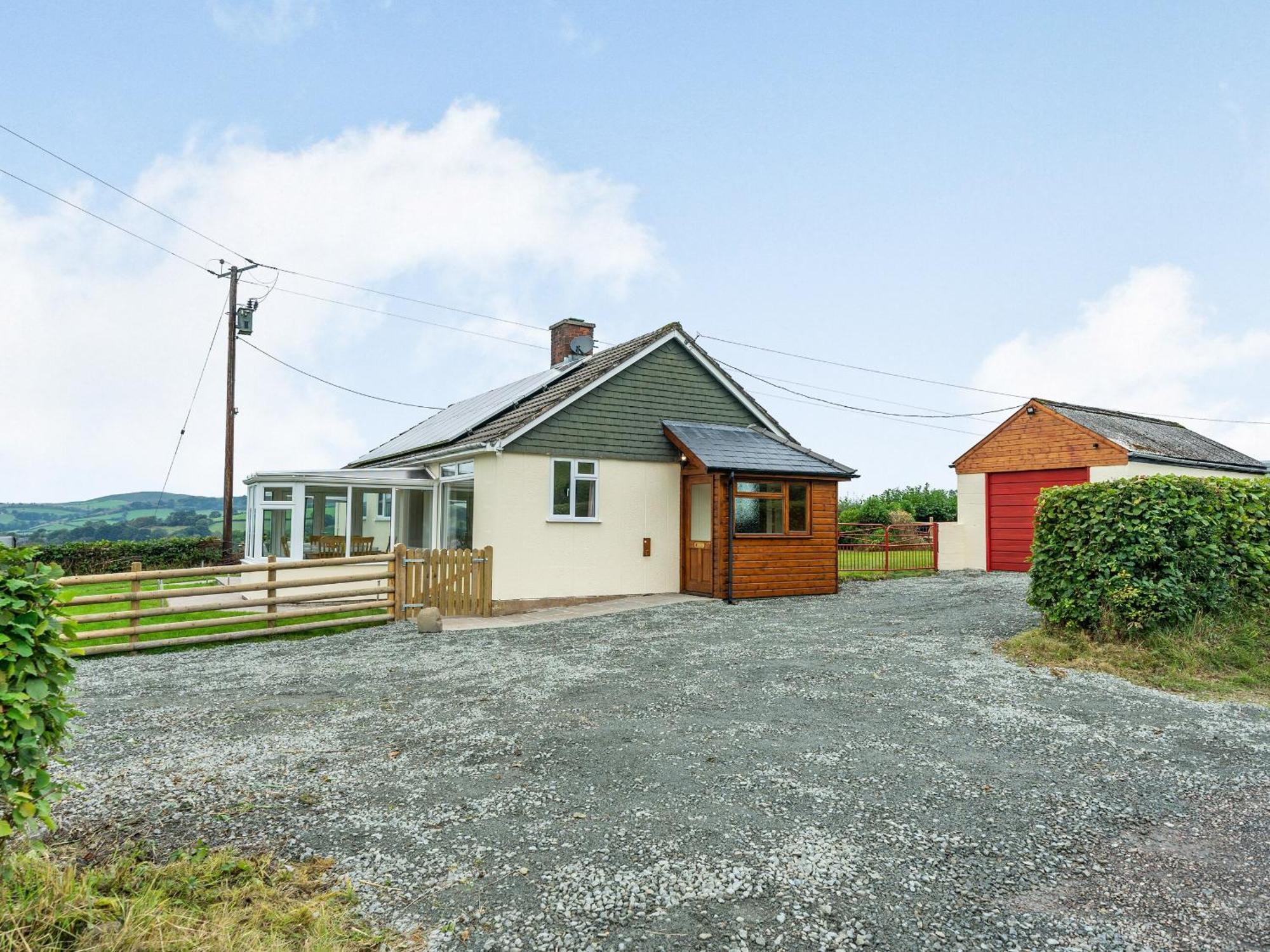 Meadowcroft Villa Bettws Disserth Eksteriør bilde