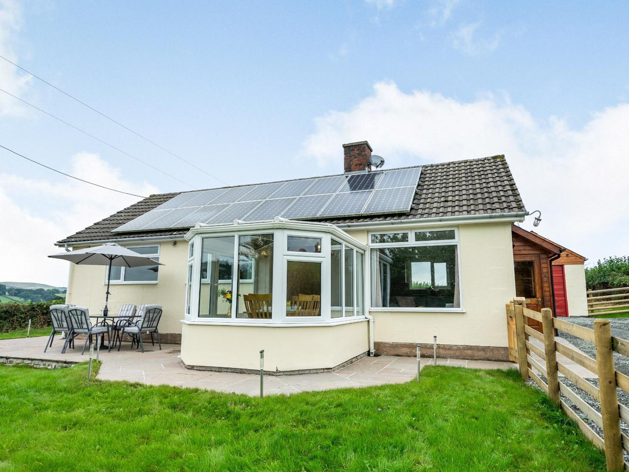 Meadowcroft Villa Bettws Disserth Eksteriør bilde