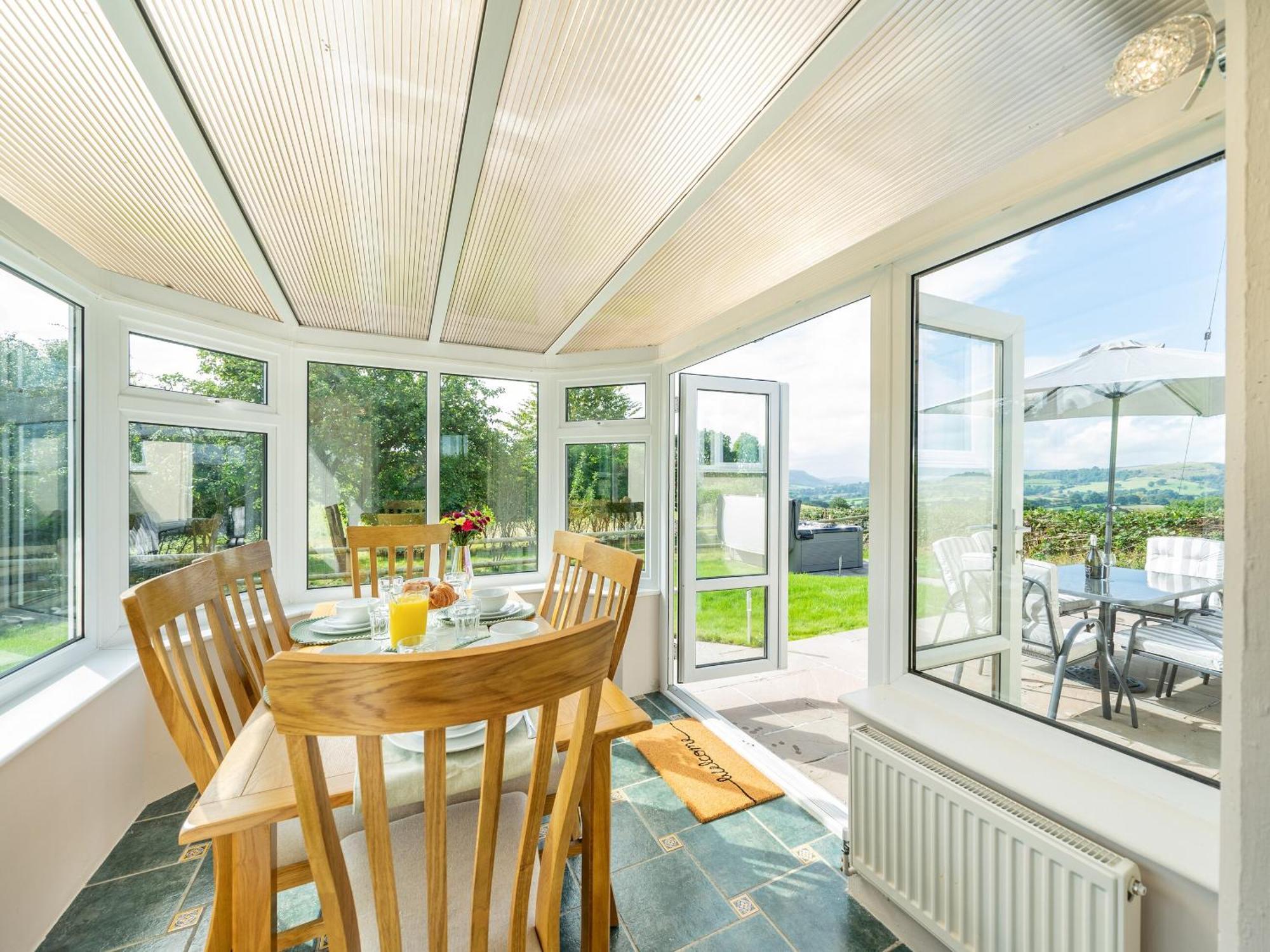 Meadowcroft Villa Bettws Disserth Eksteriør bilde